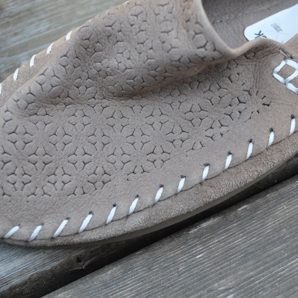 New ADAM TUCKER Perforated Suede Slip-On Shoes NWT - Picture 2 of 4